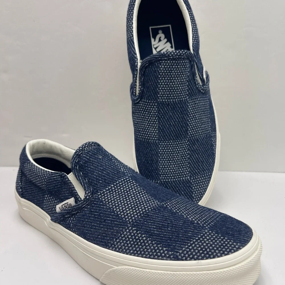 Vans WMNS Classic Slip-On
Denim Check Navy
VN0A2Z41NVY Classic Slip-On Sneakers - Picture 15 of 16